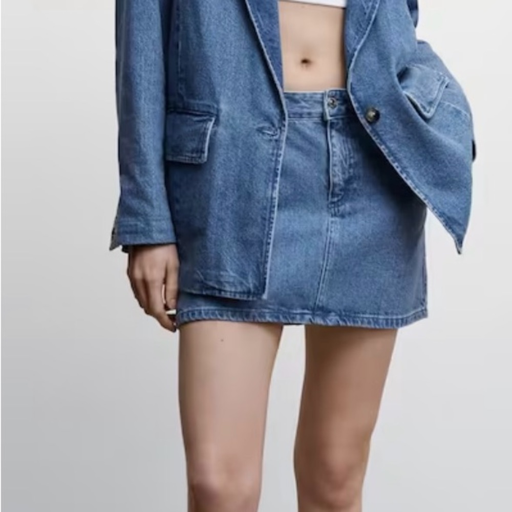 Denim jacket with pockets